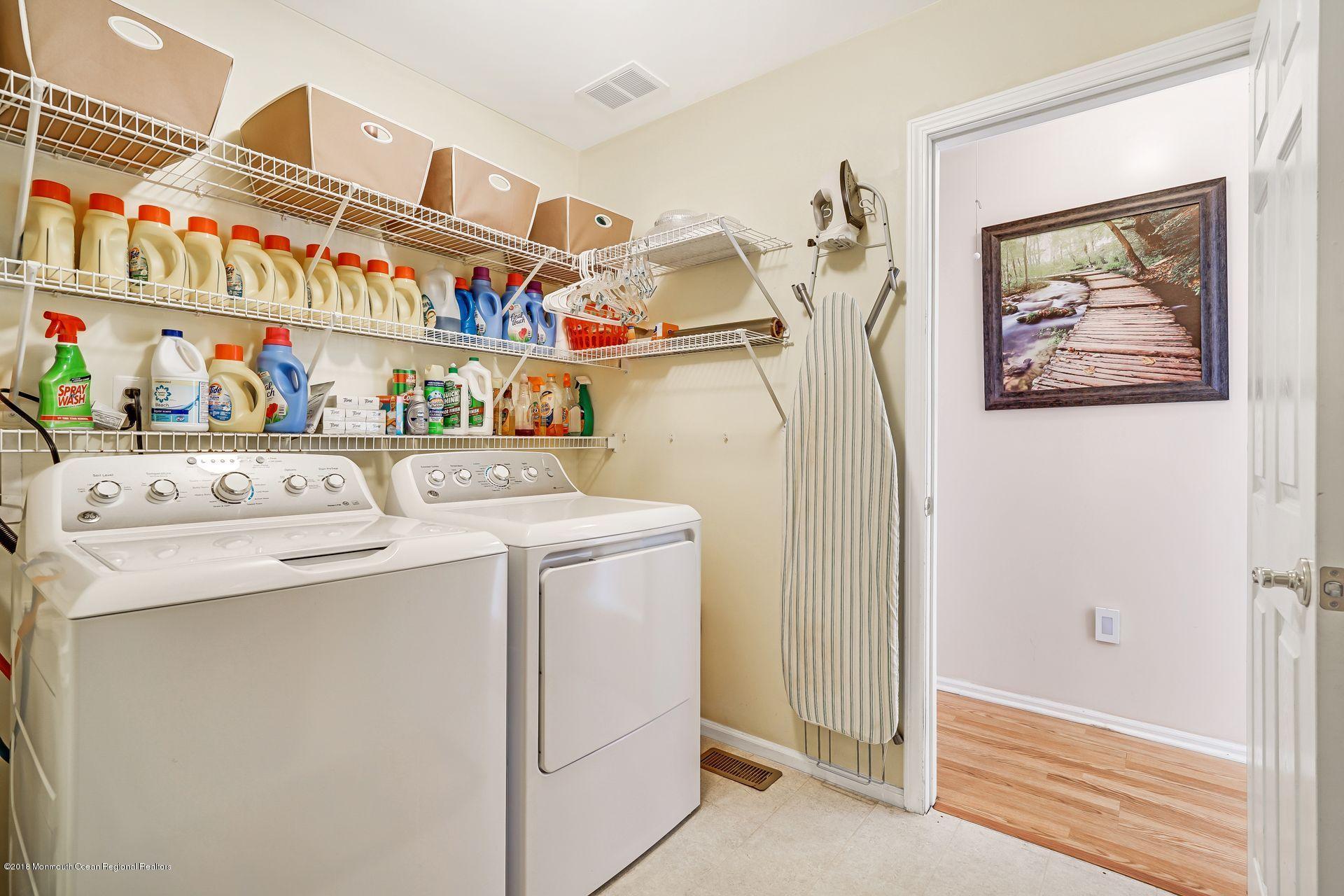 136 Cruise Road Manahawkin, NJ 08050 - Photo 29 of 34 a utility room with dryer and washer