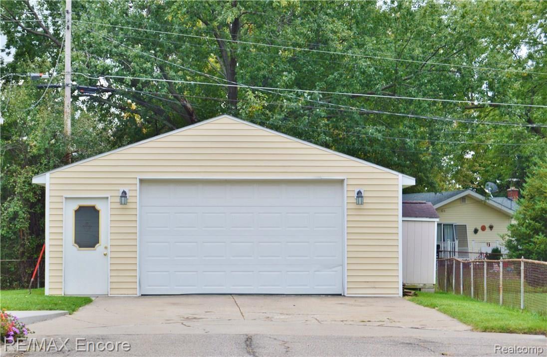 306 Fitzner Drive Davison, MI 48423 - Photo 31 of 32 Garage is extra large at 24 X 30!