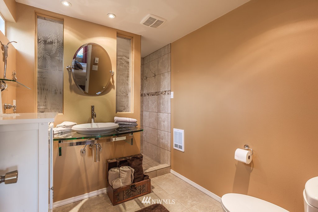 12148 South Lakeshore Road Chelan, WA 98816 - Photo 11 of 25 Gallery Image 11