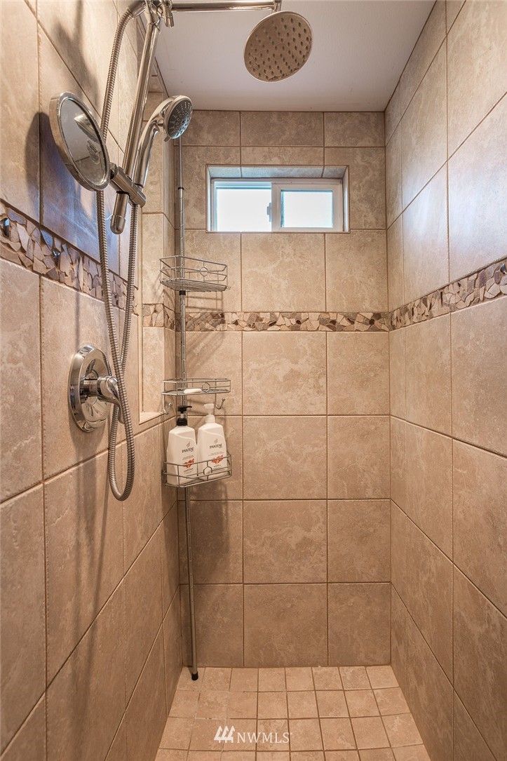 12148 South Lakeshore Road Chelan, WA 98816 - Photo 12 of 25 Gallery Image 12