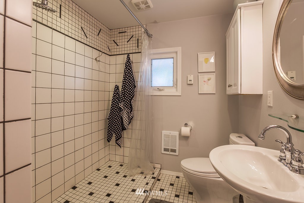 12148 South Lakeshore Road Chelan, WA 98816 - Photo 20 of 25 Gallery Image 20