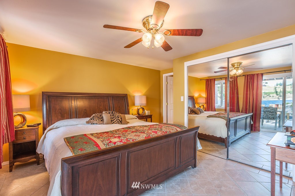 12148 South Lakeshore Road Chelan, WA 98816 - Photo 10 of 25 Gallery Image 10
