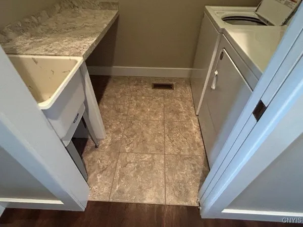 $2,100 | 4255 Bell Crest Drive, Unit LEFT, Cortlandville, NY 13045