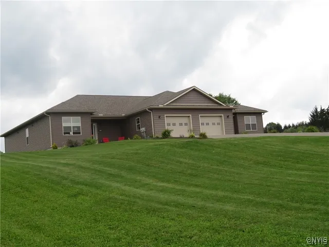 $2,100 | 4255 Bell Crest Drive, Unit LEFT, Cortlandville, NY 13045