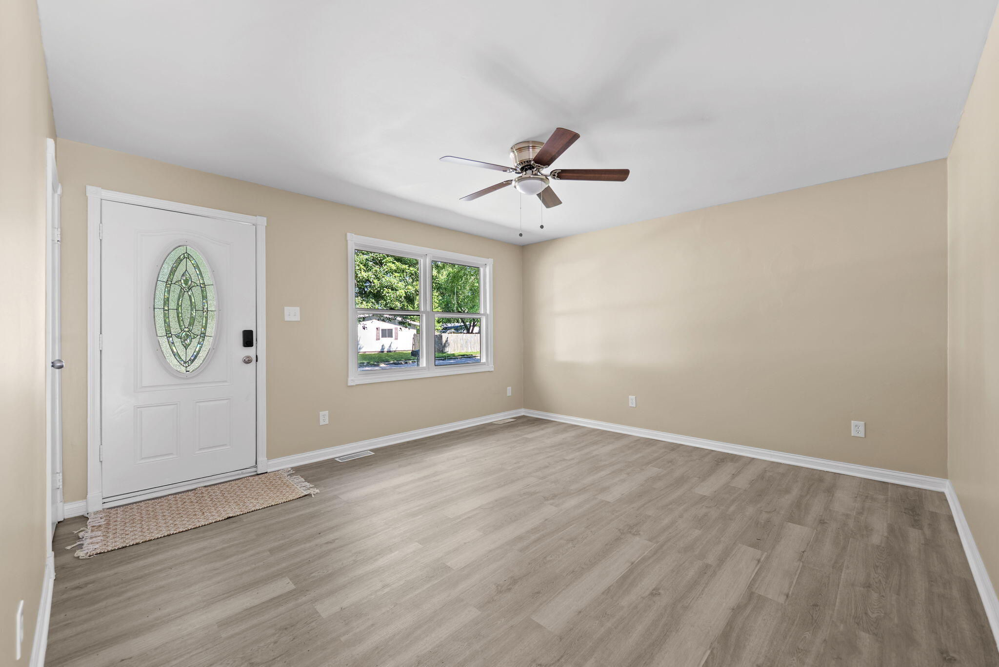 504 Robyn Road Valparaiso, IN 46385 - Photo 3 of 19 2048x1367