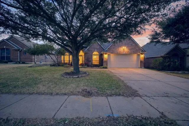 $395,000 | 829 Greenwood Drive, Burleson, TX 76028