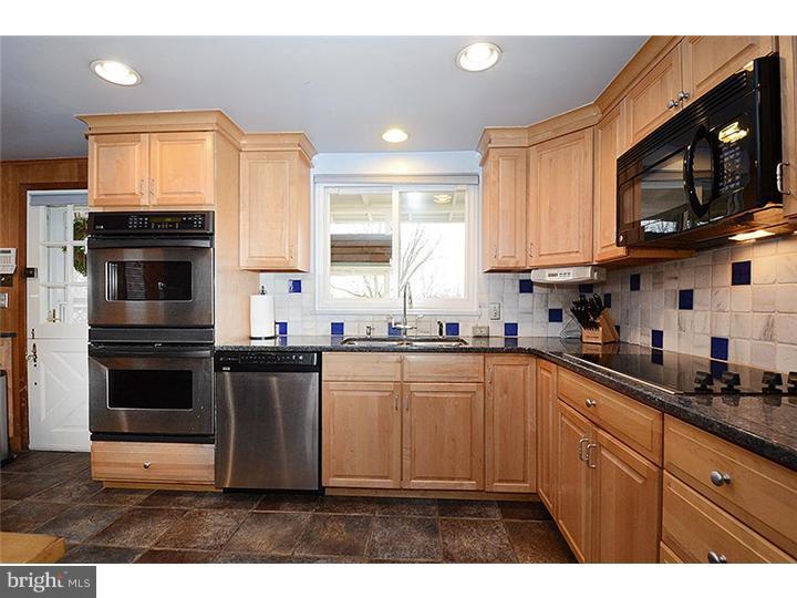 289 Centennial Road Warminster, PA 18974 - Photo 4 of 22 Kitchen