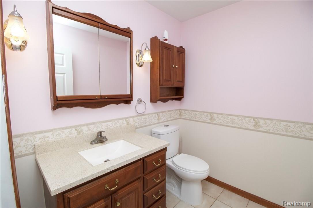 2447 Hadley Road Lapeer, MI 48446 - Photo 29 of 57 First floor half bath