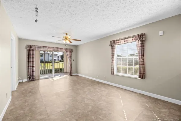 $179,800 | 806 Southeast Central Parkway, Unit 6, Stuart, FL 34994