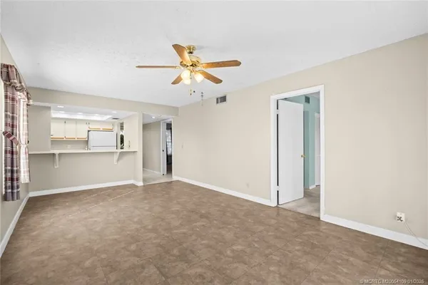 $179,800 | 806 Southeast Central Parkway, Unit 6, Stuart, FL 34994