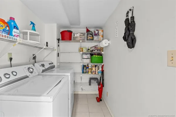 $179,800 | 806 Southeast Central Parkway, Unit 6, Stuart, FL 34994