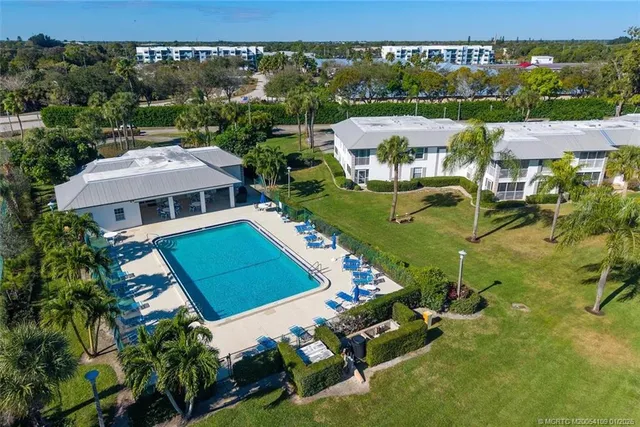 $179,800 | 806 Southeast Central Parkway, Unit 6, Stuart, FL 34994