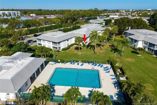 $179,800 | 806 Southeast Central Parkway, Unit 6, Stuart, FL 34994