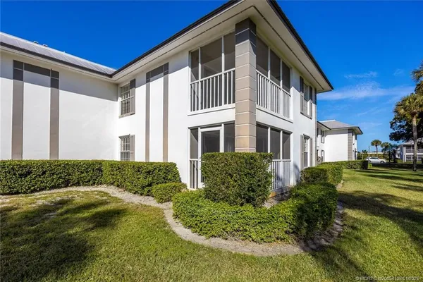 $179,800 | 806 Southeast Central Parkway, Unit 6, Stuart, FL 34994