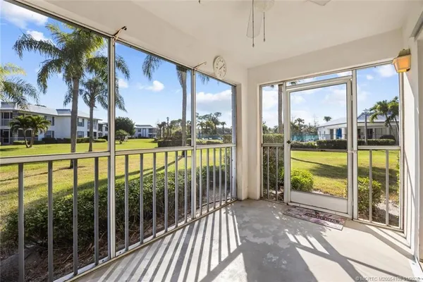 $179,800 | 806 Southeast Central Parkway, Unit 6, Stuart, FL 34994