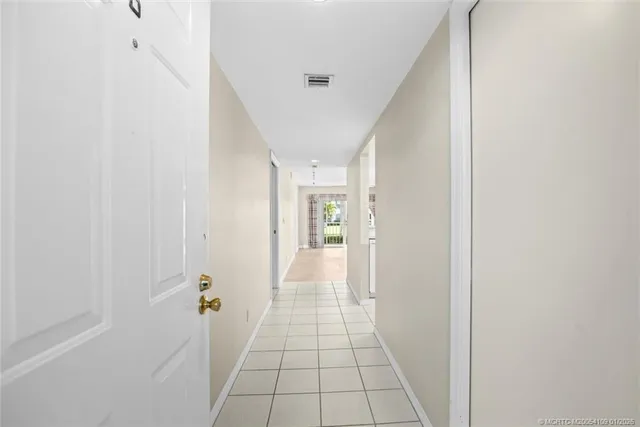 $179,800 | 806 Southeast Central Parkway, Unit 6, Stuart, FL 34994