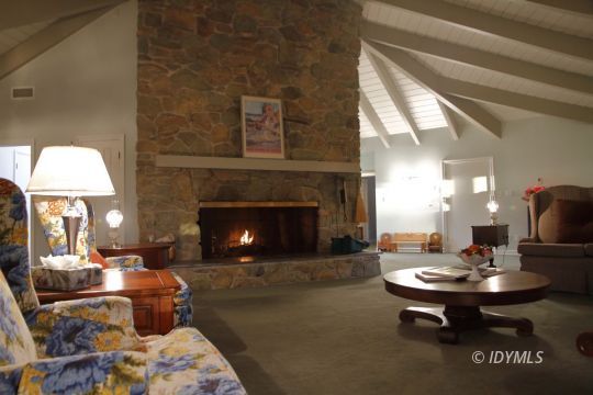 25270 Cougar Road Idyllwild, CA 92549 - Photo 11 of 35 Large Living Room