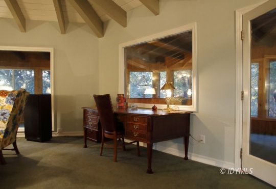 25270 Cougar Road Idyllwild, CA 92549 - Photo 12 of 35 Large Living Room