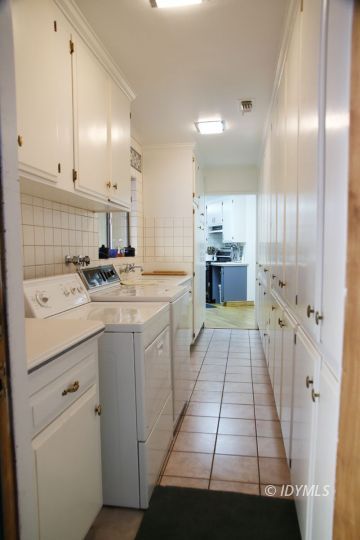 25270 Cougar Road Idyllwild, CA 92549 - Photo 14 of 35 Laundry