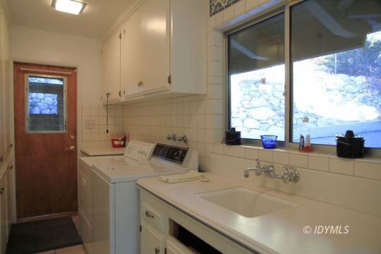 25270 Cougar Road Idyllwild, CA 92549 - Photo 15 of 35 Laudry Room