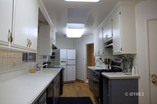 25270 Cougar Road Idyllwild, CA 92549 - Photo 18 of 35 Kitchen