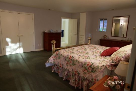 25270 Cougar Road Idyllwild, CA 92549 - Photo 25 of 35 Large Master Bedroom