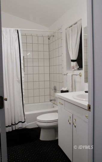 25270 Cougar Road Idyllwild, CA 92549 - Photo 31 of 35 Bathroom