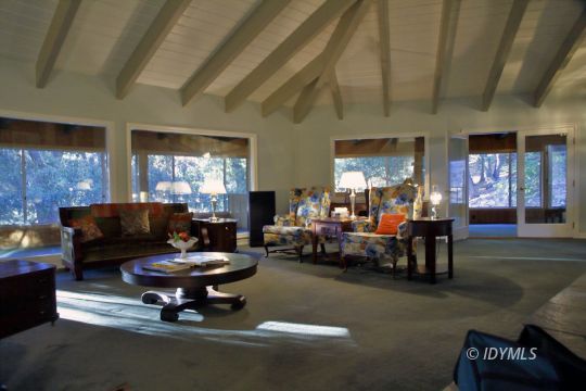 25270 Cougar Road Idyllwild, CA 92549 - Photo 9 of 35 Living Room