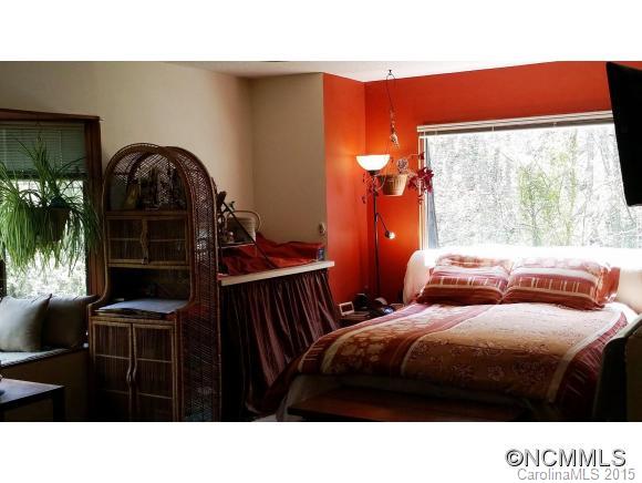 8160 Grapevine Road Marshall, NC 28753 - Photo 20 of 24 Gallery Image 20