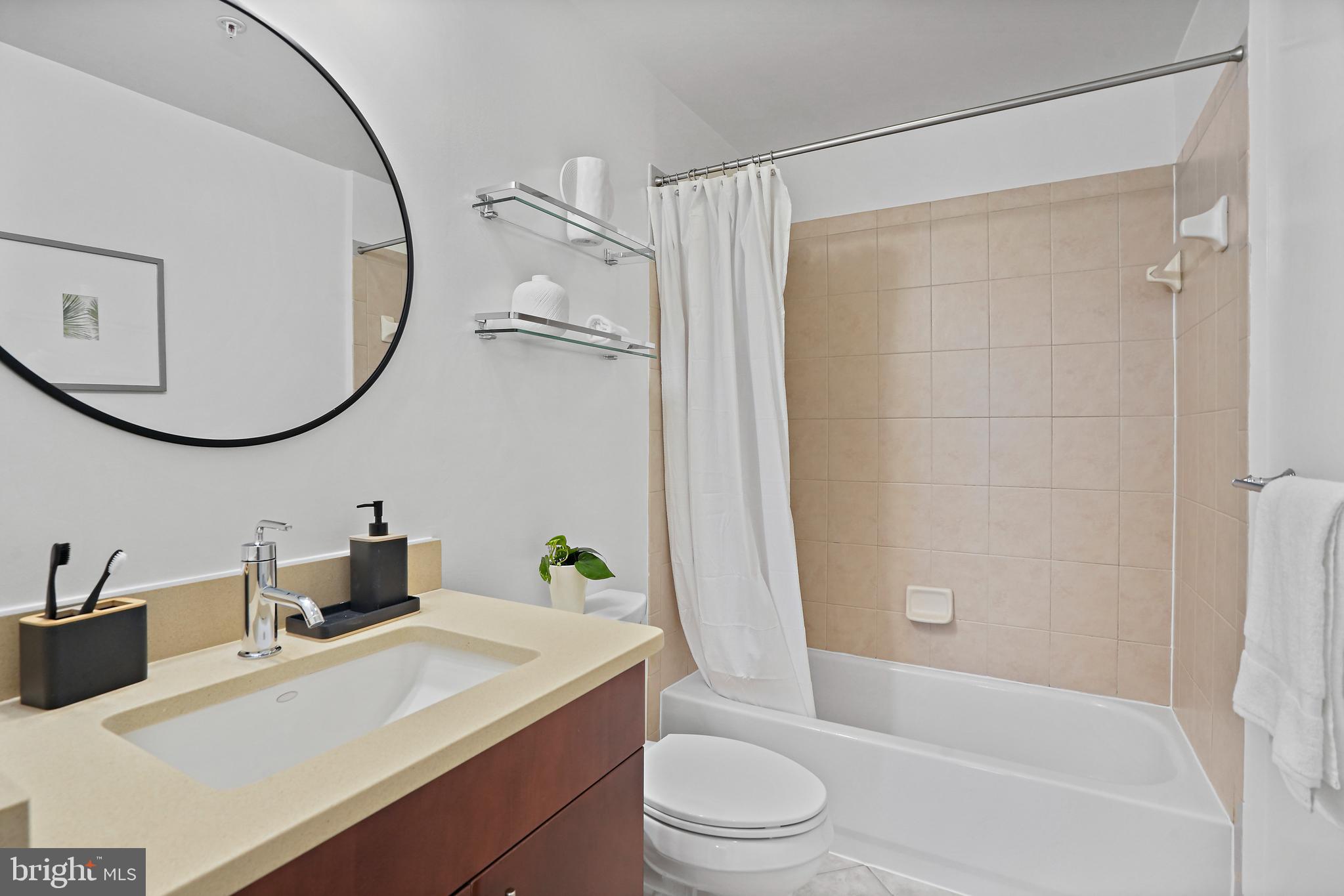 1407 W Street Northwest, Unit 201 Washington, DC 20009 - Photo 10 of 17 Primary bath