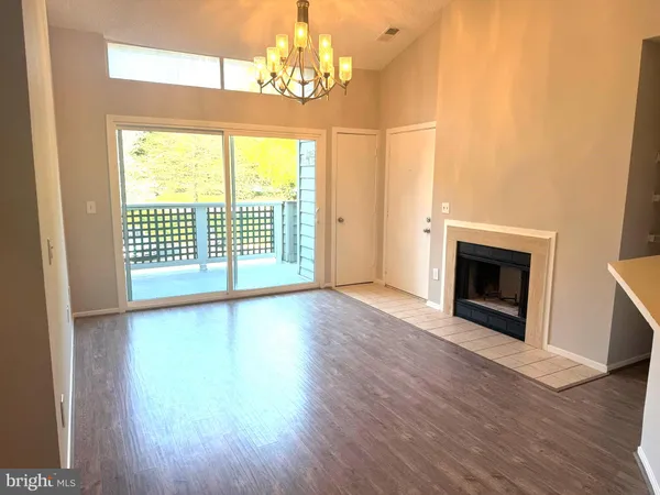 $1,900 | 1508 B Summerchase Court, Reston, VA 20194