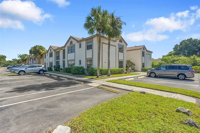 $2,470 | 12244 Royal Palm Boulevard, Unit 12244, Coral Springs, FL 33065