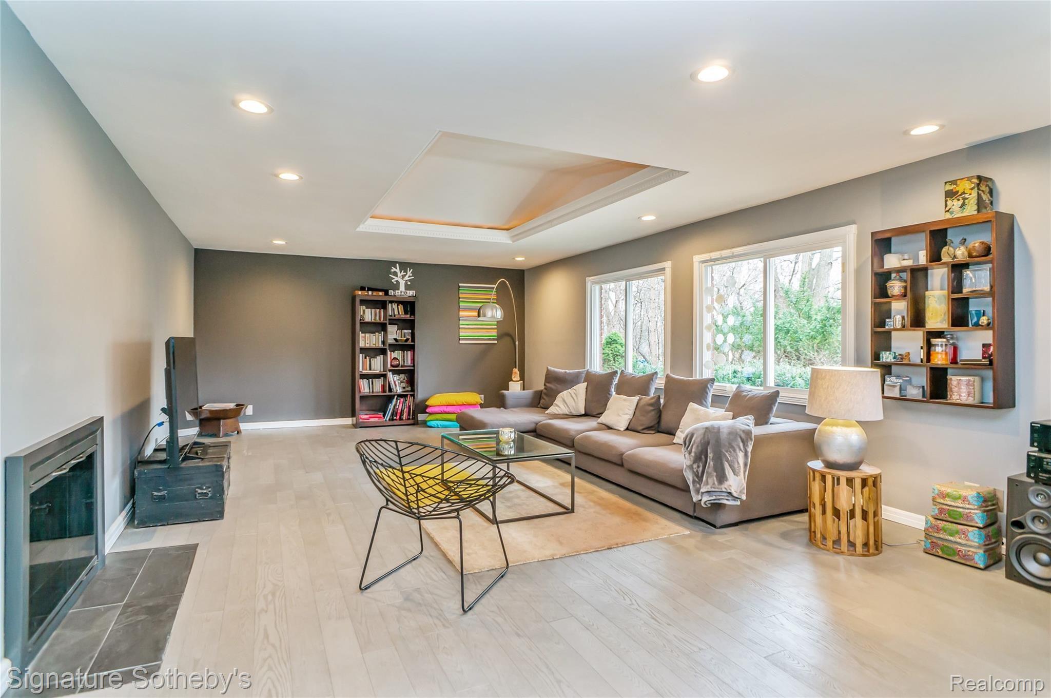 2950 Franklin Road Bloomfield Hills, MI 48302 - Photo 11 of 32 Living area from kitchen