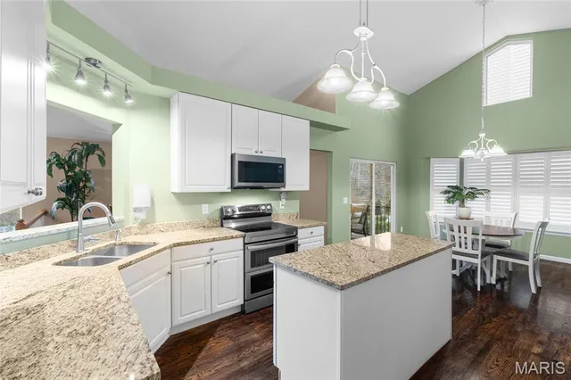 $459,900 | 780 Emerald Oaks Court, Eureka, MO 63025