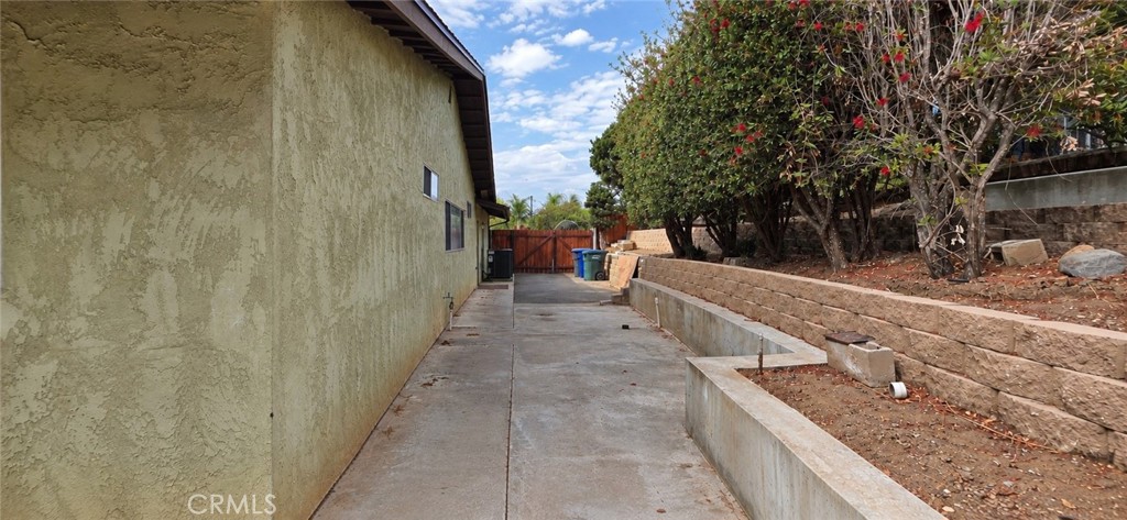 1192 Caren Road Vista, CA 92083 - Photo 10 of 37 Gallery Image 10
