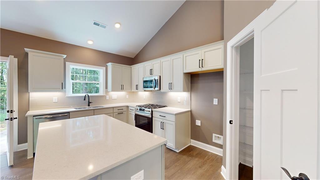 3622 Hunting Ridge Drive High Point, NC 27265 - Photo 11 of 48 Gallery Image 11