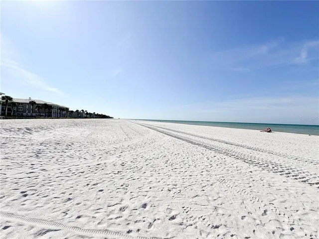 $3,850 | 2513 Gulf Boulevard, Belleair Beach, FL 33786