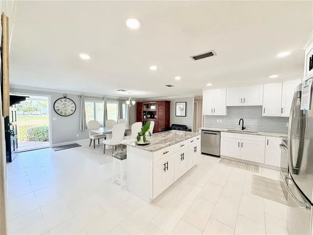 $3,850 | 2513 Gulf Boulevard, Belleair Beach, FL 33786