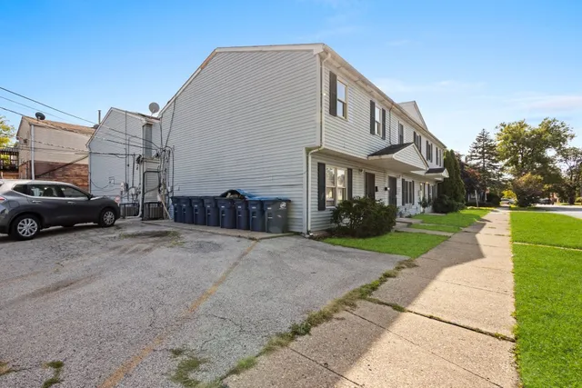 $200,000 | 2101 South 4th Avenue, Unit B, Maywood, IL 60153