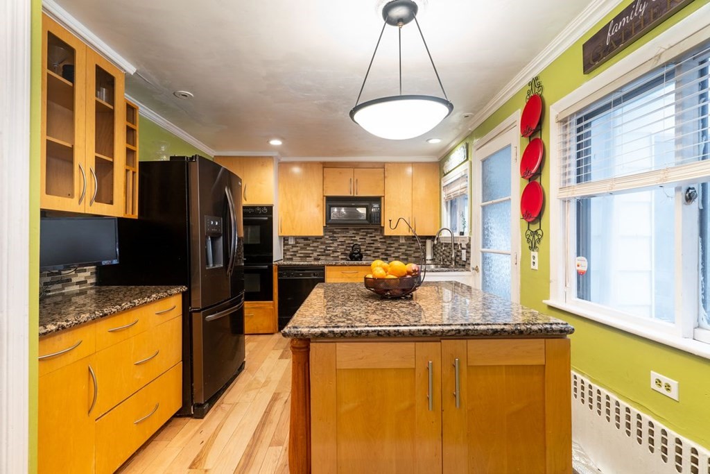 18 Glencliff Road Boston, MA 02131 - Photo 4 of 19 Gallery Image 4