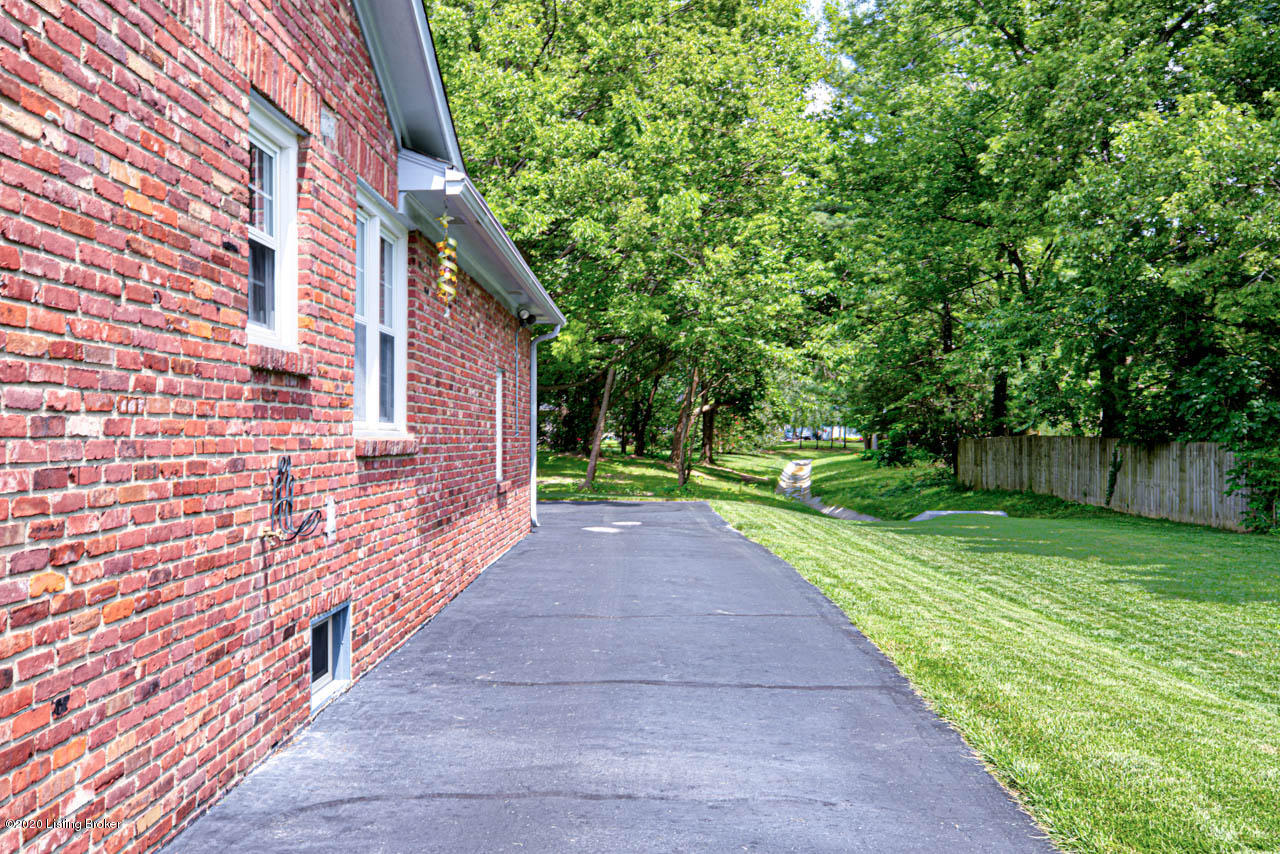709 Farmingham Road Louisville, KY 40243 - Photo 38 of 49 709_Farmingham_Rd-37