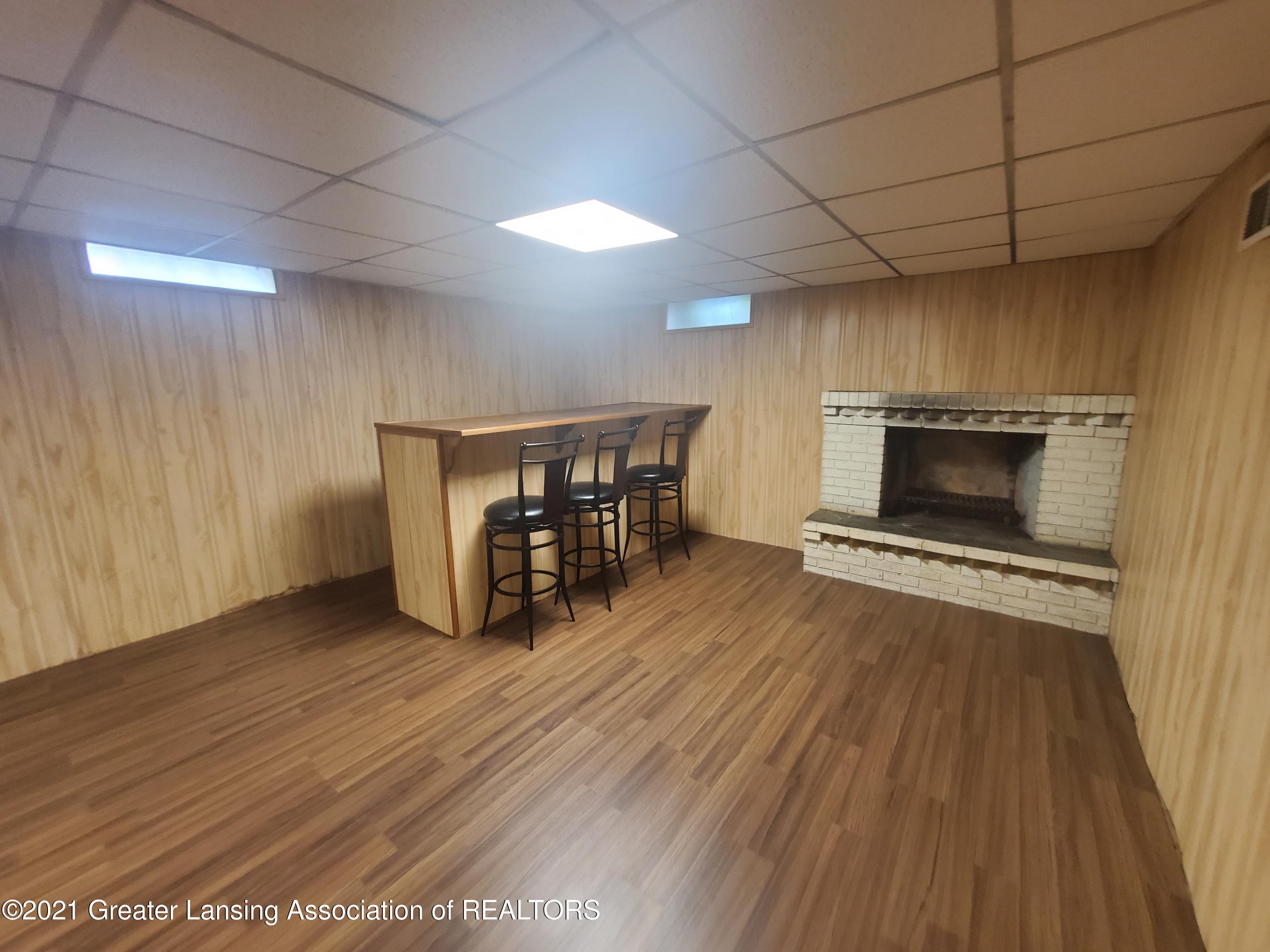 2901 South Cambridge Road Lansing, MI 48911 - Photo 5 of 44 20210818_124413