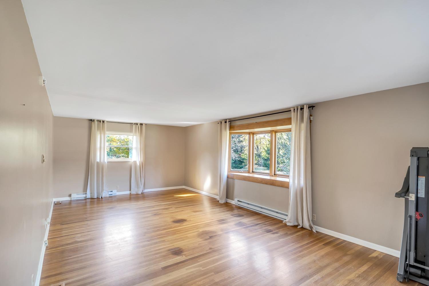 849 Locust Corner Road Cincinnati, OH 45245 - Photo 7 of 44 Gallery Image 7