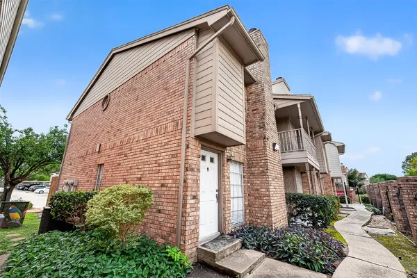 $1,550 | 10615 Briar Forest Drive, Unit 802, Houston, TX 77042