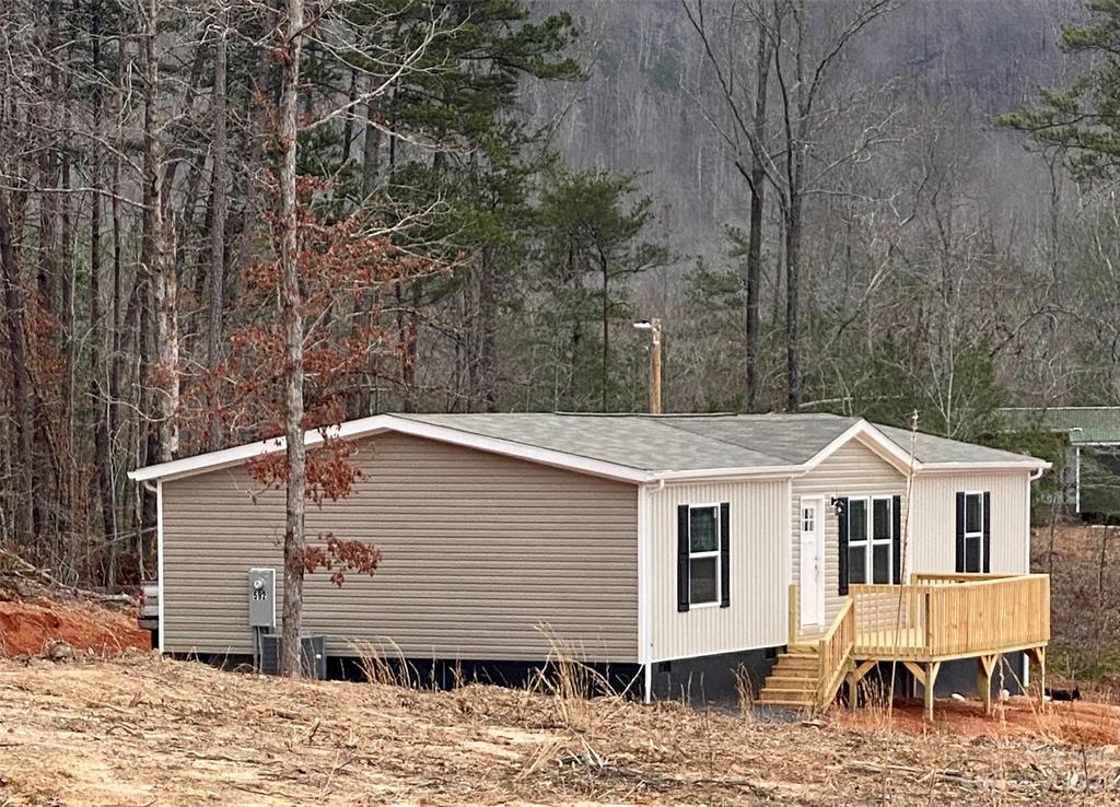 592 Tight Run Loop Rd Union Mills Union Mills, NC 28167 - Photo 2 of 25 a front view of a house with a yard
