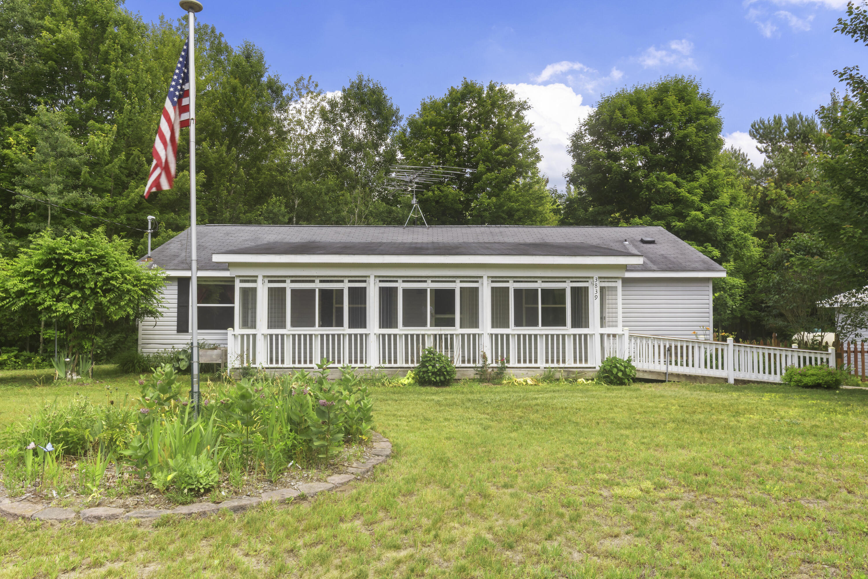 3839 Wallaker Road Benzonia, MI 49616 - Photo 8 of 37 0S5A1442