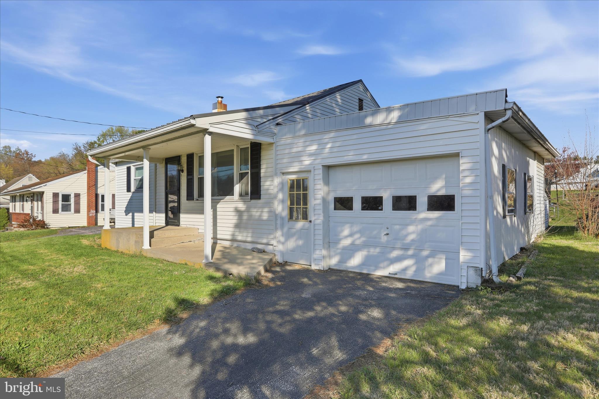 11502 Orchard Road Waynesboro, PA 17268 - Photo 3 of 35 attached garage
