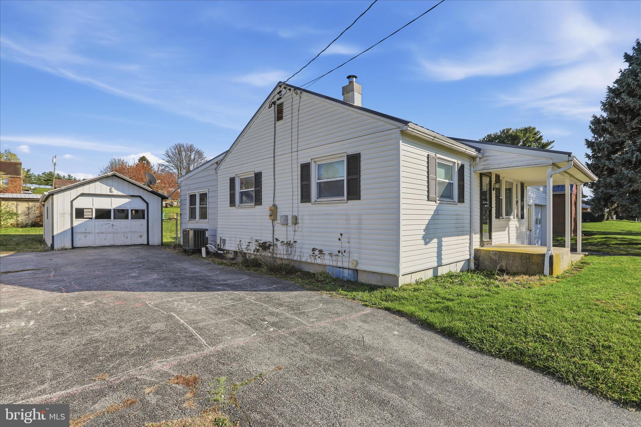 11502 Orchard Road Waynesboro, PA 17268 - Photo 4 of 35 driveway to detached