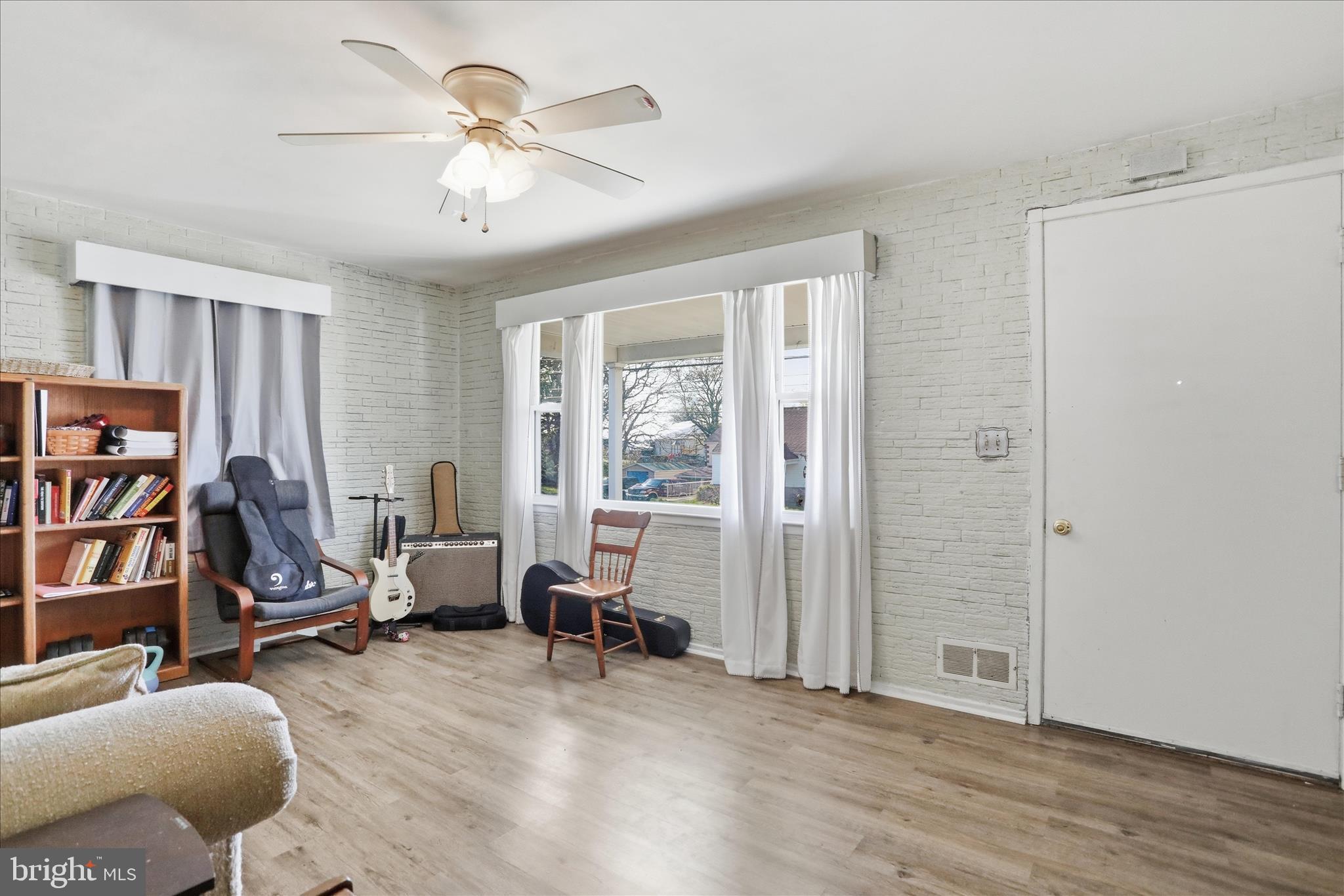 11502 Orchard Road Waynesboro, PA 17268 - Photo 7 of 35 Large windows for lots of light