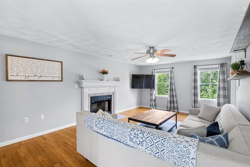 9 Noel Road Andover, MA 01810 - Photo 4 of 41 Gallery Image 4